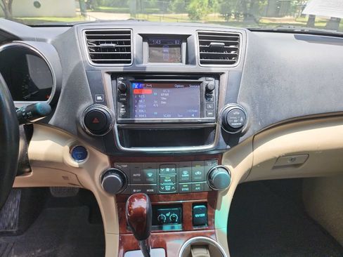 Used 2013 Toyota Highlander Limited AWD/4WD image 22