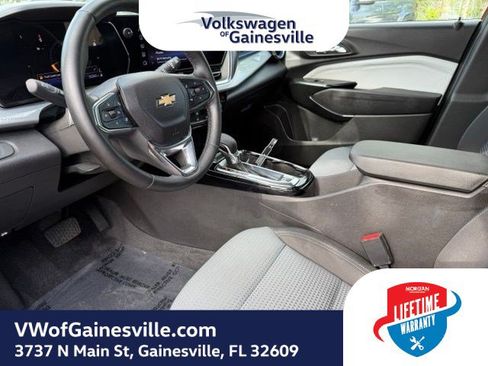 Used 2025 Chevrolet Trax LT w/ LT Convenience Package FWD image 19