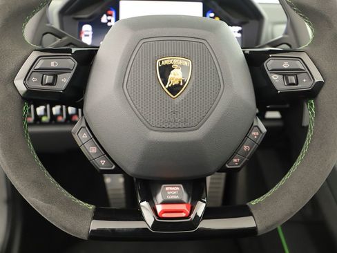 Used 2022 Lamborghini Huracan EVO RWD image 23