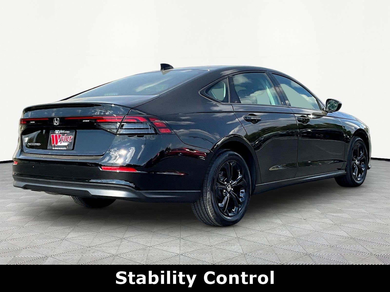 Used 2025 Honda Accord SE image 6