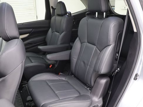 Used 2022 Subaru Ascent Limited w/ Technology Package image 12