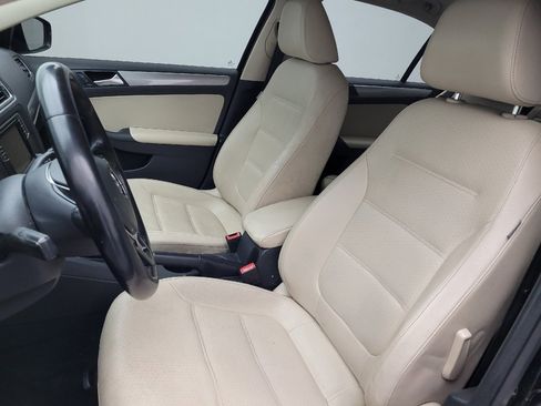 Used 2017 Volkswagen Jetta SE image 17