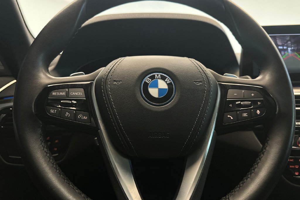 Used 2023 BMW 530e w/ Executive Package RWD image 23