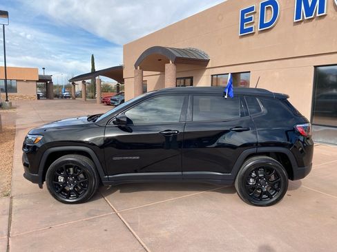 Used 2025 Jeep Compass Latitude w/ Altitude Special Edition image 5