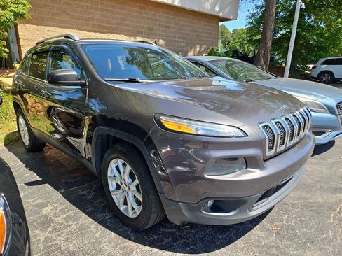 Used 2016 Jeep Cherokee Latitude FWD image 1