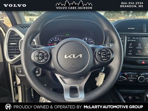 Used 2022 Kia Soul LX image 17