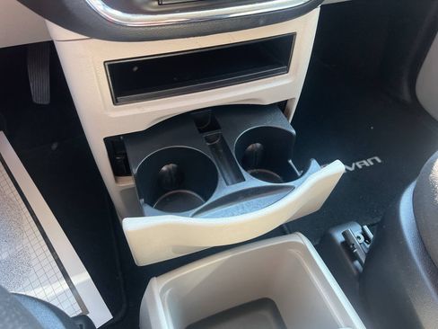 Used 2013 Dodge Grand Caravan SE FWD image 18