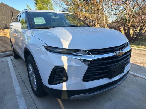 Used 2020 Chevrolet Blazer LT image 2