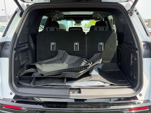 Used 2025 Chevrolet Traverse High Country w/ LPO, Floor Liner Package AWD/4WD image 5
