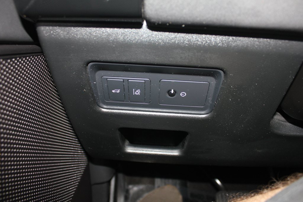 Used 2017 Land Rover Discovery HSE AWD/4WD image 16