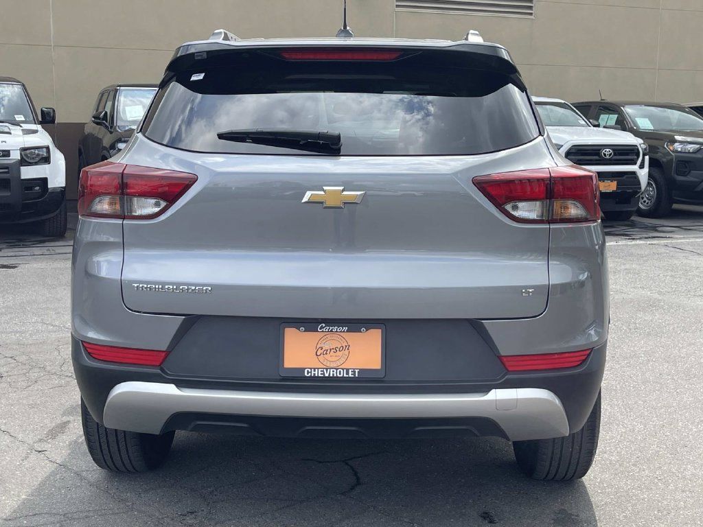 Used 2023 Chevrolet TrailBlazer LT w/ Convenience Package FWD image 4