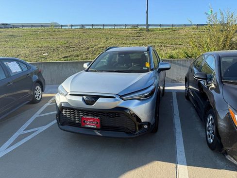 Used 2023 Toyota Corolla Cross AWD Hybrid w/ Convenience Package image 5