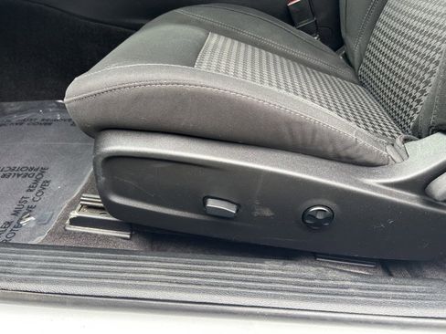 Used 2016 Dodge Challenger SXT RWD image 22