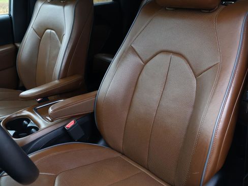 Used 2018 Chrysler Pacifica Limited image 14