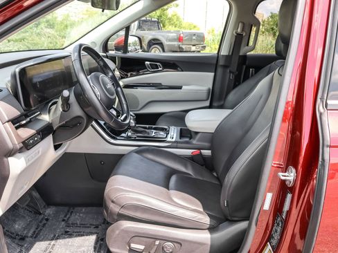 Used 2023 Kia Carnival SX image 6