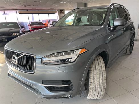 Used 2018 Volvo XC90 T6 Momentum w/ Convenience Package image 3