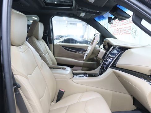 Used 2018 Cadillac Escalade ESV Platinum AWD/4WD image 35