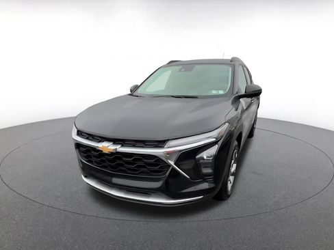 Used 2025 Chevrolet Trax LT w/ LT Convenience Package image 6