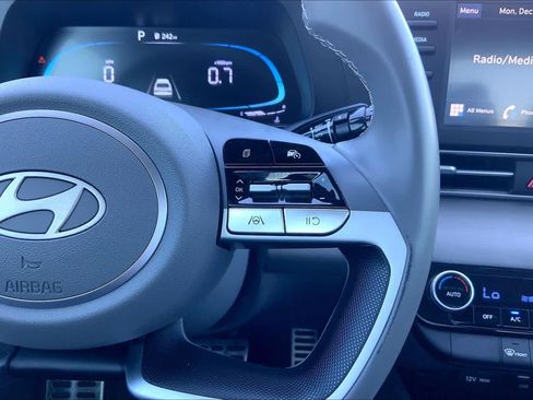 Used 2025 Hyundai Elantra Sport image 22