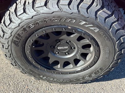 Used 2024 Toyota Tacoma TRD Sport w/ TRD Sport Upgrade Package AWD/4WD image 15