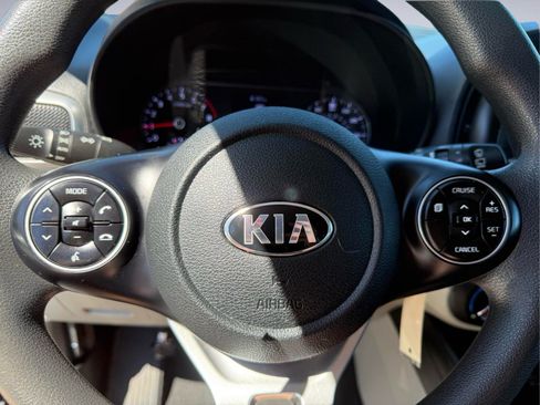 Used 2020 Kia Soul LX FWD image 26