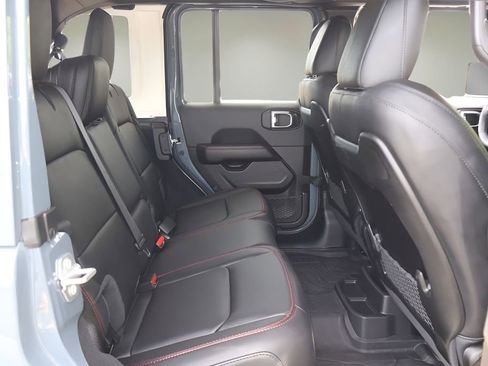 Used 2025 Jeep Wrangler Unlimited Rubicon AWD/4WD image 16