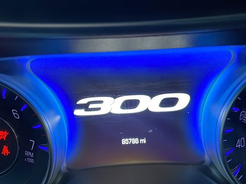 Used 2018 Chrysler 300 Touring image 51