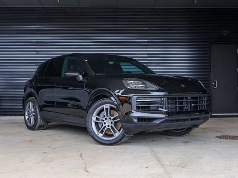 Certified 2025 Porsche Cayenne AWD/4WD image 9