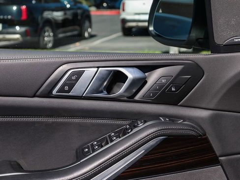 Used 2025 BMW X5 xDrive50e image 23