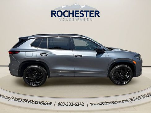 Used 2025 Volkswagen Tiguan SE R-Line AWD/4WD image 7