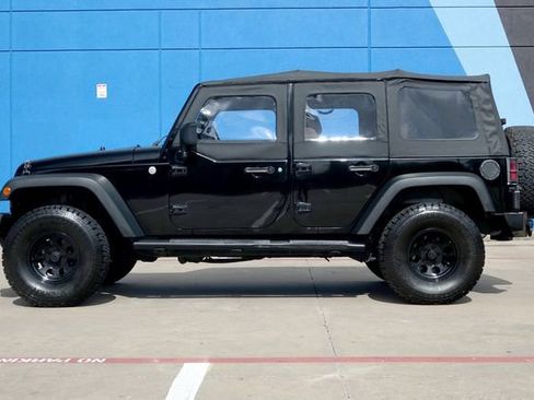 Used 2010 Jeep Wrangler Unlimited Sport image 4