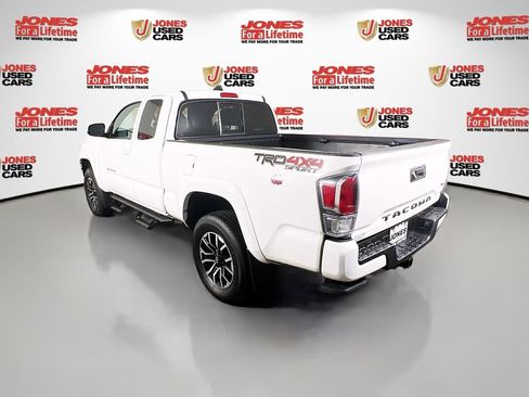 Certified 2020 Toyota Tacoma TRD Sport image 2