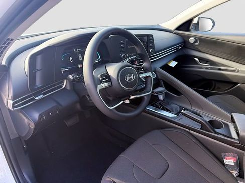 New 2026 Hyundai Elantra SE FWD image 9