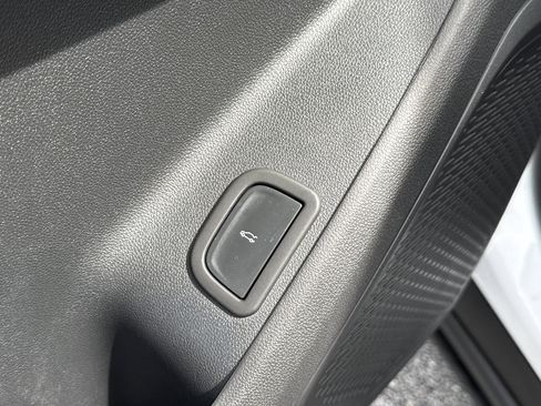 Used 2025 Chevrolet Traverse LT FWD image 39