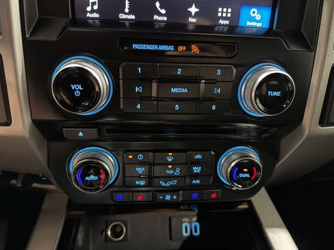 Used 2016 Ford F150 Lariat w/ Equipment Group 502A Luxury AWD/4WD image 33