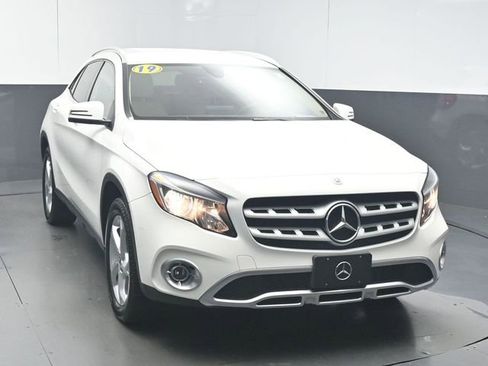 Used 2019 Mercedes-Benz GLA 250 4MATIC image 2