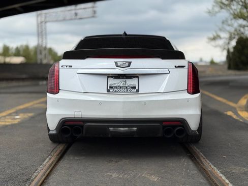 Used 2018 Cadillac CTS V w/ Carbon Fiber Package RWD image 4