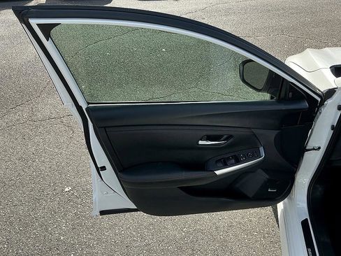 Certified 2024 Nissan Sentra SR w/ SR Premium Package image 11