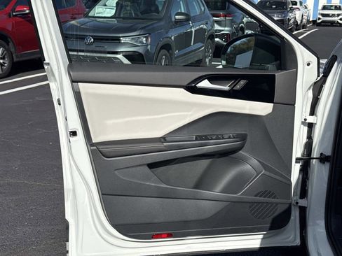 Used 2025 Volkswagen Taos S image 17