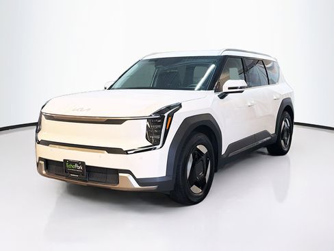 Used 2024 Kia EV9 Wind AWD/4WD image 3