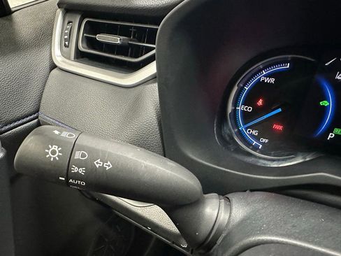 Used 2025 Toyota RAV4 XSE w/ Weather Package AWD/4WD image 21