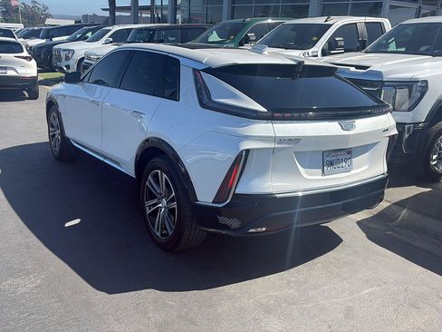 Used 2024 Cadillac Lyriq Luxury RWD image 3