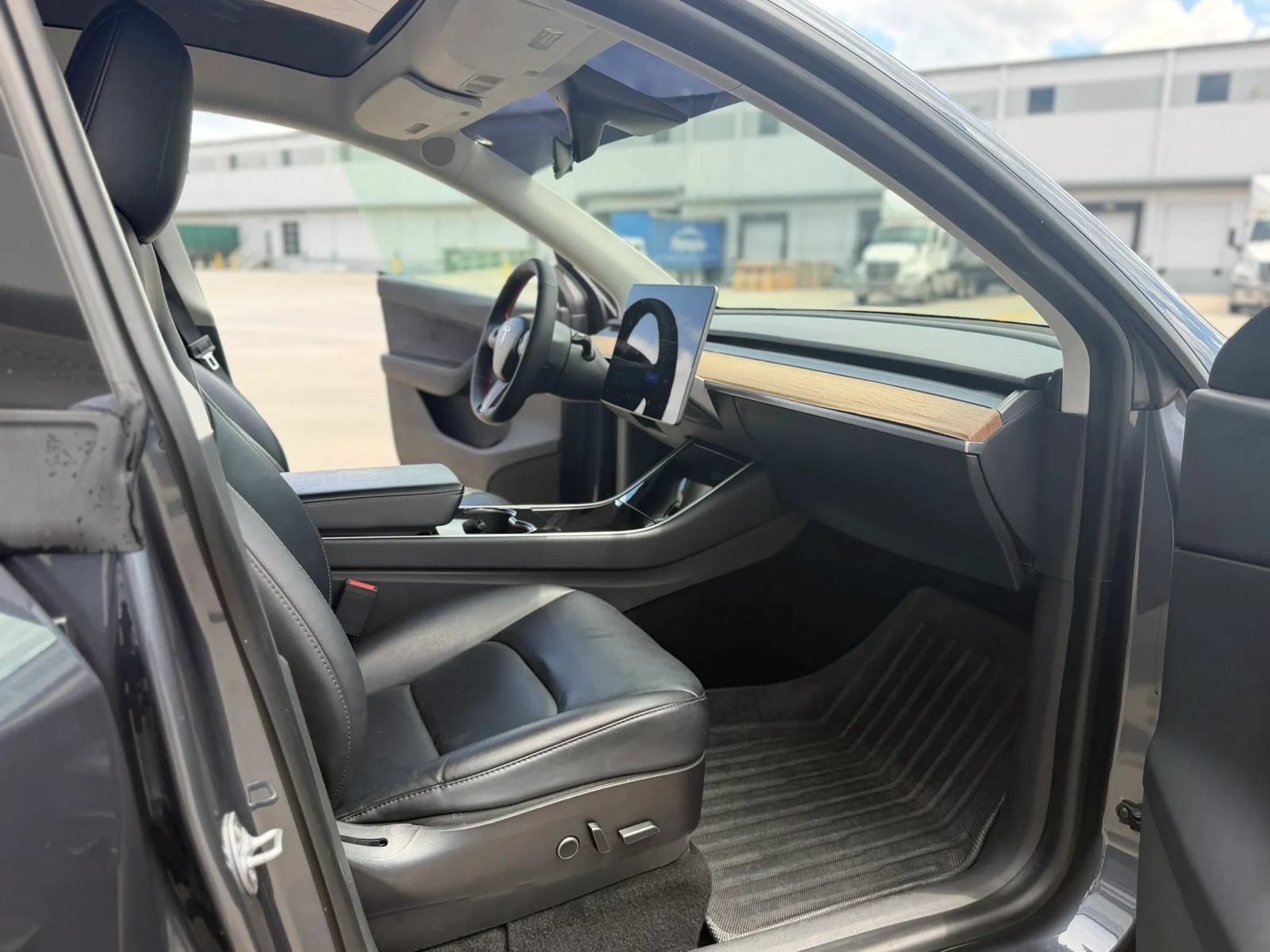 Used 2021 Tesla Model Y 2WD image 22