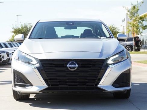 Used 2023 Nissan Altima 2.5 SL image 2