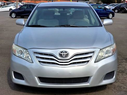 Used 2011 Toyota Camry LE image 2