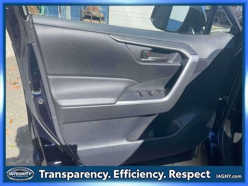 Used 2021 Toyota RAV4 SE image 16