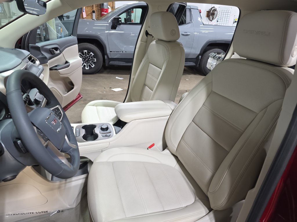 Used 2023 GMC Acadia Denali w/ Denali Ultimate Package AWD/4WD image 15