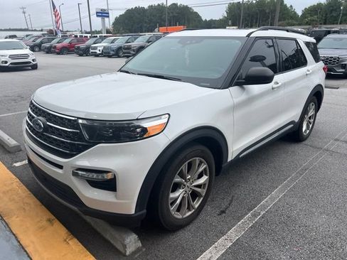 Used 2024 Ford Explorer XLT w/ Equipment Group 202A RWD image 3