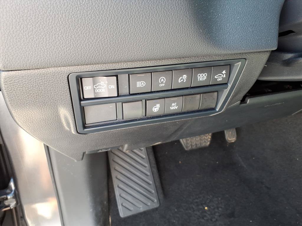 Used 2024 Toyota Tundra Limited AWD/4WD image 11