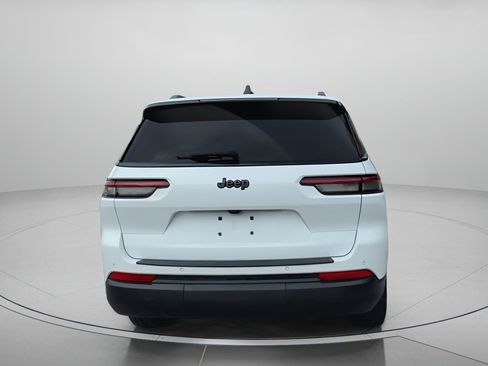 Used 2025 Jeep Grand Cherokee L Laredo image 24